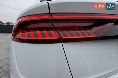 Позашляховик / Кросовер Audi Q8 2022 в 