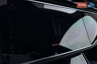 Внедорожник / Кроссовер Audi Q8 2023 в 