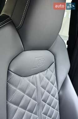 Внедорожник / Кроссовер Audi Q8 2023 в 