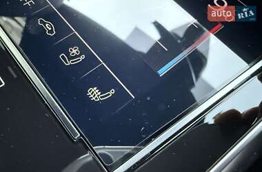 Внедорожник / Кроссовер Audi Q8 2023 в 