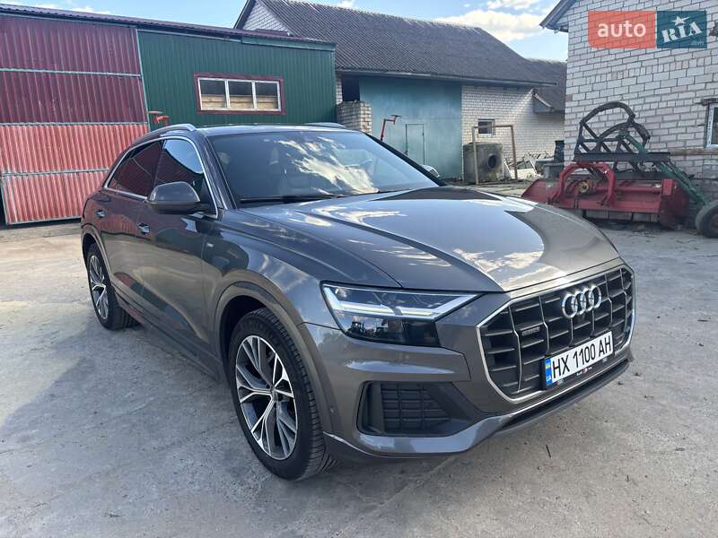 Внедорожник / Кроссовер Audi Q8 2018 в 