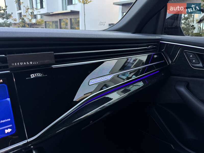 Внедорожник / Кроссовер Audi Q8 2019 в Ужгороде