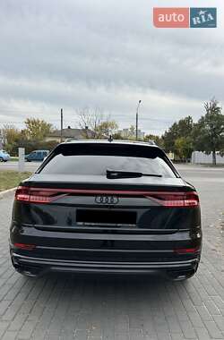 Внедорожник / Кроссовер Audi Q8 2021 в 