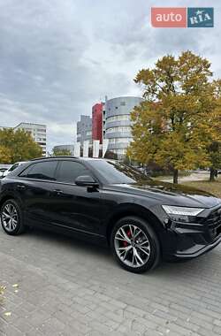 Внедорожник / Кроссовер Audi Q8 2021 в 