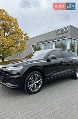 Внедорожник / Кроссовер Audi Q8 2021 в 
