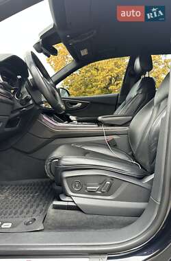 Внедорожник / Кроссовер Audi Q8 2021 в 