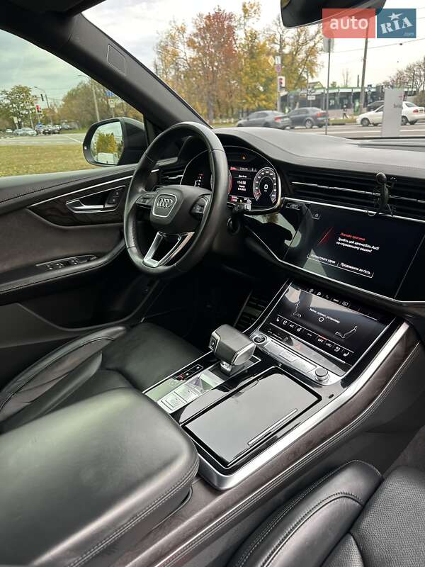 Внедорожник / Кроссовер Audi Q8 2021 в Киеве