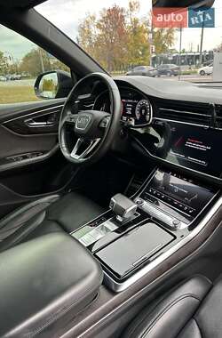 Внедорожник / Кроссовер Audi Q8 2021 в 