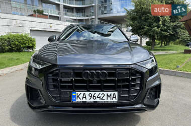Внедорожник / Кроссовер Audi Q8 2021 в 