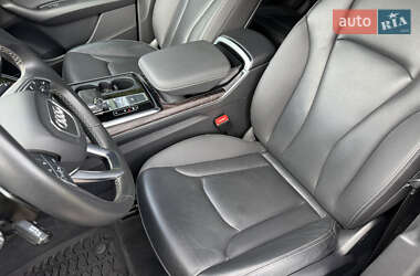 Внедорожник / Кроссовер Audi Q8 2021 в 