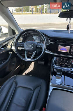 Внедорожник / Кроссовер Audi Q8 2019 в 