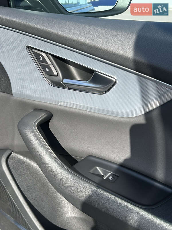 Внедорожник / Кроссовер Audi Q8 2019 в Полтаве