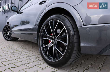 Внедорожник / Кроссовер Audi Q8 2020 в 