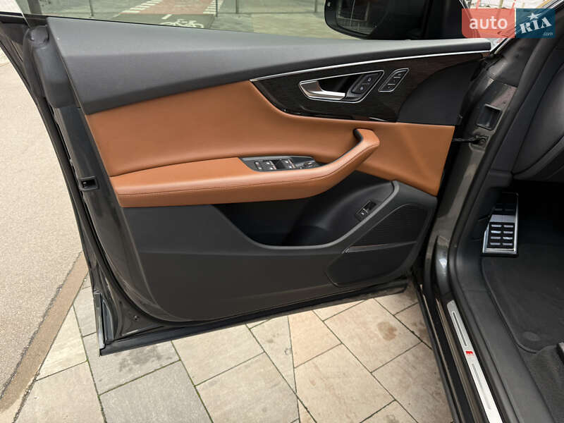 Внедорожник / Кроссовер Audi Q8 2019 в Киеве