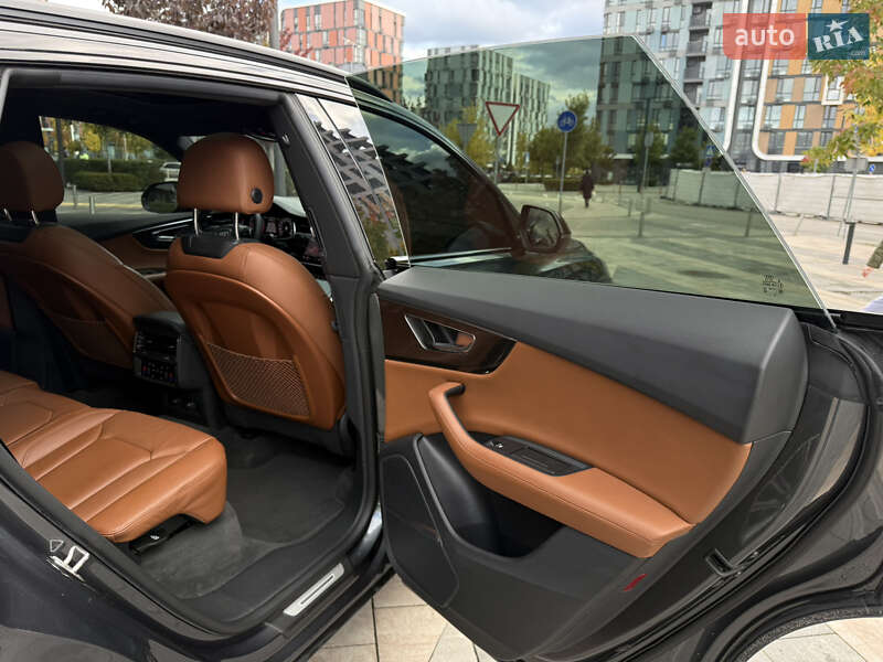 Внедорожник / Кроссовер Audi Q8 2019 в Киеве