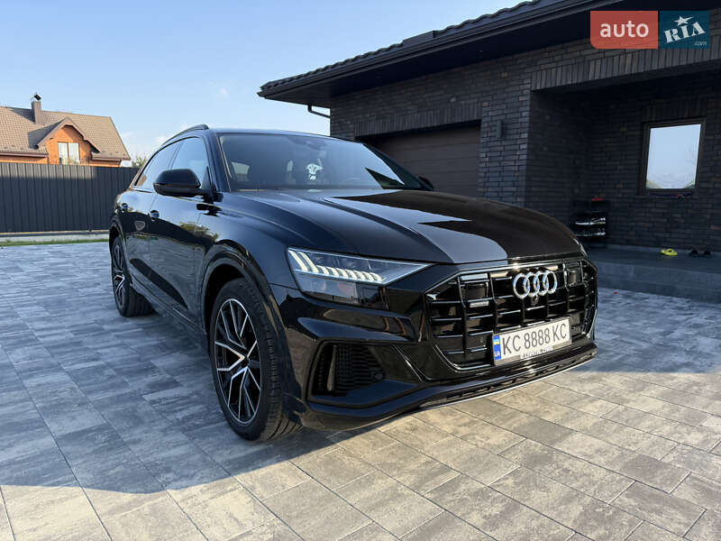 Внедорожник / Кроссовер Audi Q8 2018 в 