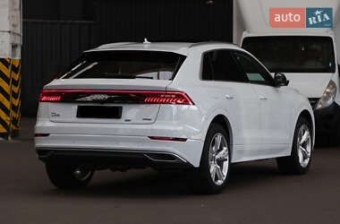 Позашляховик / Кросовер Audi Q8 2022 в 