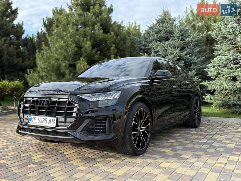 Внедорожник / Кроссовер Audi Q8 2020 в 
