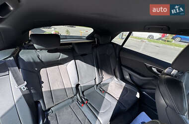 Внедорожник / Кроссовер Audi Q8 2019 в 