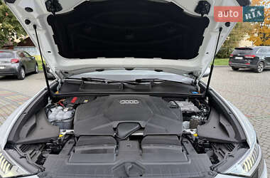 Внедорожник / Кроссовер Audi Q8 2020 в 