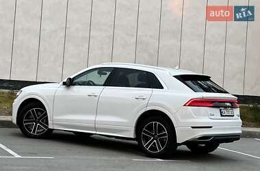 Позашляховик / Кросовер Audi Q8 2023 в 