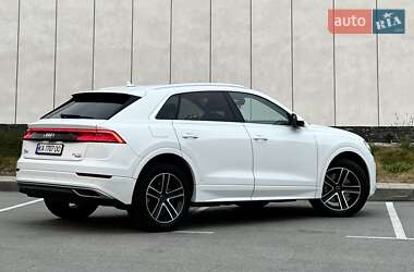 Позашляховик / Кросовер Audi Q8 2023 в 