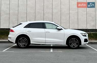 Позашляховик / Кросовер Audi Q8 2023 в 