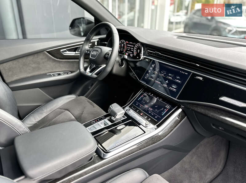 Внедорожник / Кроссовер Audi Q8 2021 в Днепре
