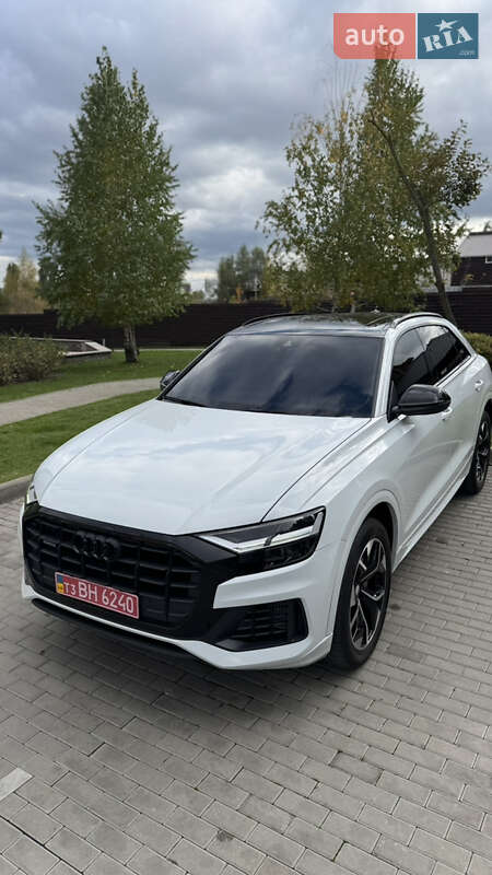 Внедорожник / Кроссовер Audi Q8 2019 в Киеве