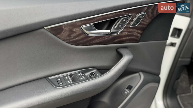 Внедорожник / Кроссовер Audi Q8 2019 в Киеве