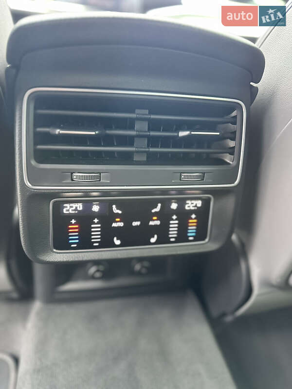 Позашляховик / Кросовер Audi Q8 2020 в Києві фото 24 Позашляховик / Кросовер Audi Q8 2020 в Києві