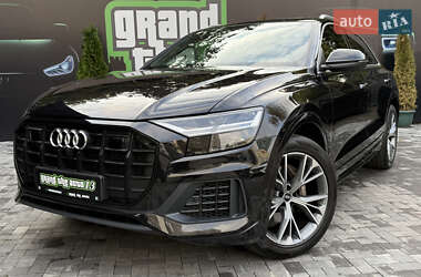 Позашляховик / Кросовер Audi Q8 2021 в 