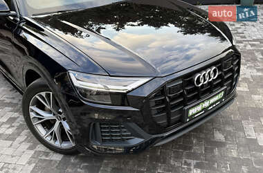 Позашляховик / Кросовер Audi Q8 2021 в 