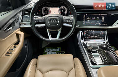 Позашляховик / Кросовер Audi Q8 2021 в 