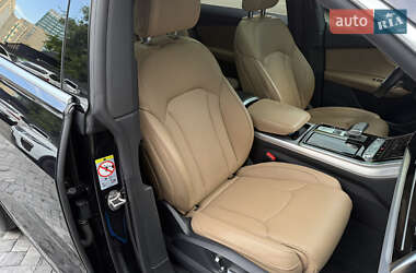 Позашляховик / Кросовер Audi Q8 2021 в 