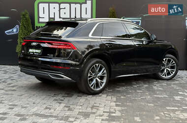 Позашляховик / Кросовер Audi Q8 2021 в 