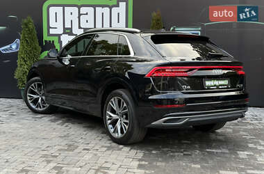 Позашляховик / Кросовер Audi Q8 2021 в 