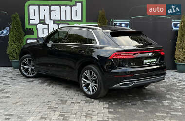 Позашляховик / Кросовер Audi Q8 2021 в 