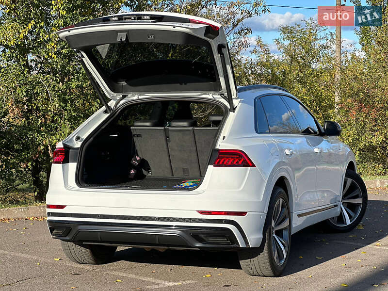 Внедорожник / Кроссовер Audi Q8 2018 в Кривом Роге