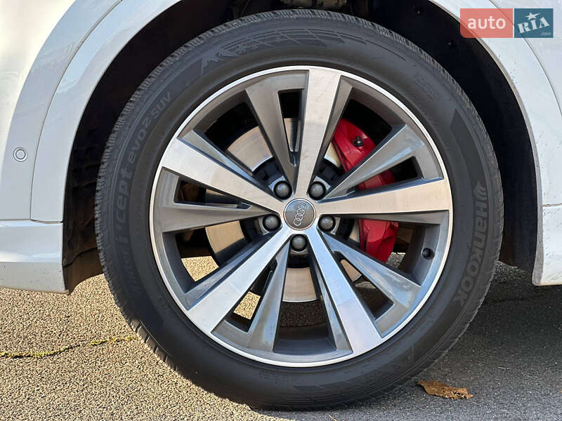Внедорожник / Кроссовер Audi Q8 2018 в Кривом Роге