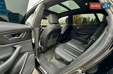 Позашляховик / Кросовер Audi Q8 2018 в 
