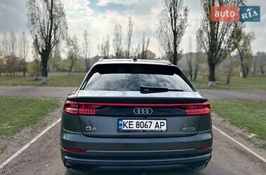 Позашляховик / Кросовер Audi Q8 2021 в  фото 3 Позашляховик / Кросовер Audi Q8 2021 в