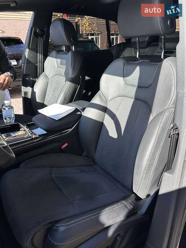 Позашляховик / Кросовер Audi Q8 2024 в Києві