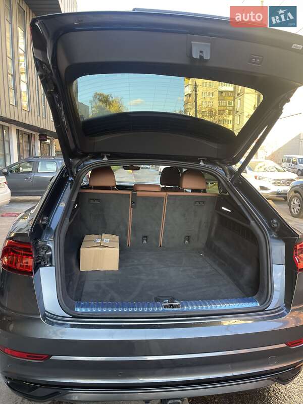 Внедорожник / Кроссовер Audi Q8 2023 в Киеве