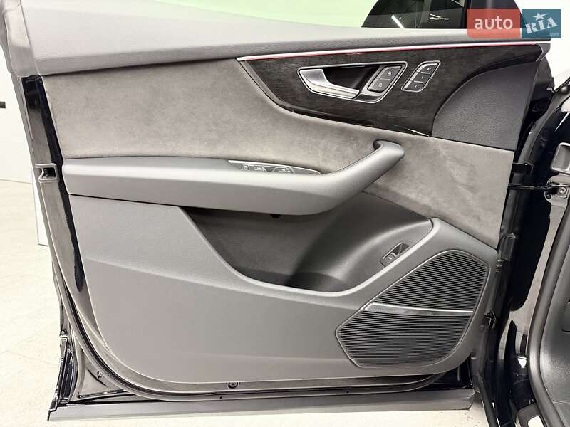 Позашляховик / Кросовер Audi Q8 2019 в Києві