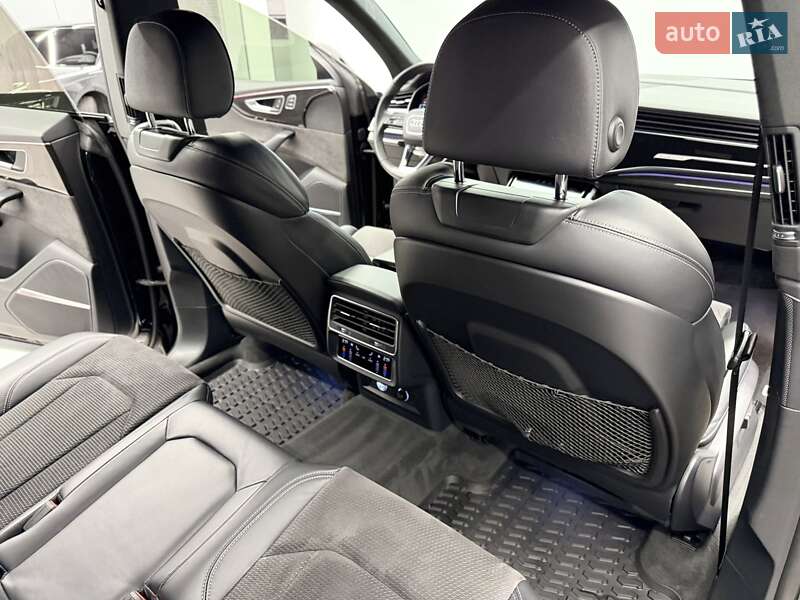 Позашляховик / Кросовер Audi Q8 2019 в Києві