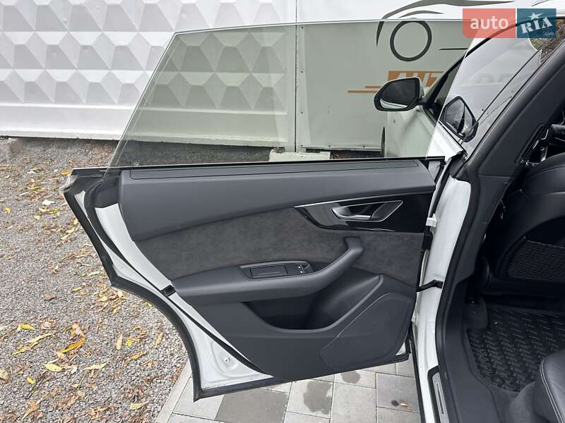 Позашляховик / Кросовер Audi Q8 2019 в Києві фото 45 Позашляховик / Кросовер Audi Q8 2019 в Києві