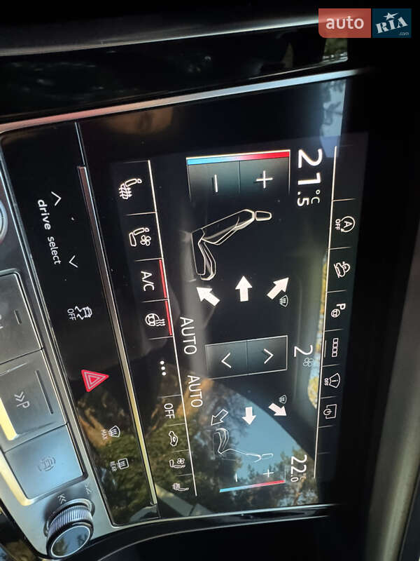 Позашляховик / Кросовер Audi Q8 2021 в Києві