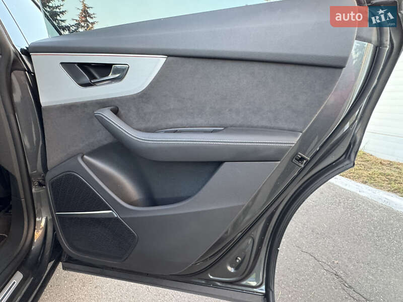 Позашляховик / Кросовер Audi Q8 2021 в Києві