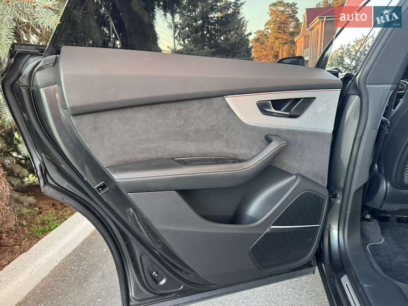 Позашляховик / Кросовер Audi Q8 2021 в Києві
